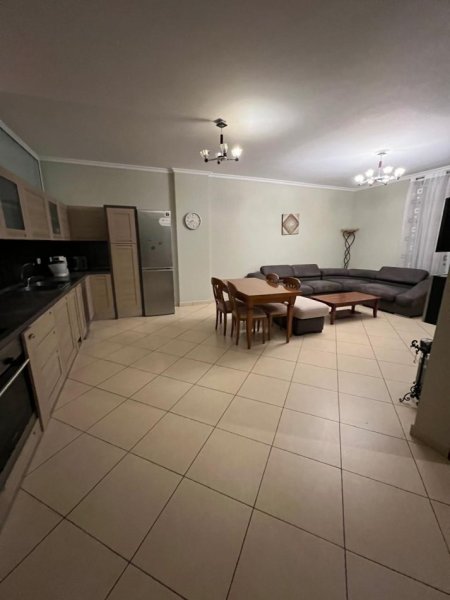 Tirane, jepet me qera apartament 2+1+Ballkon Kati 2, 100 m² 450 € (Liqeni i thate , rruga peti)