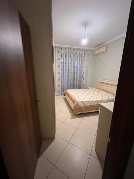 Tirane, jepet me qera apartament 2+1+Ballkon Kati 2, 100 m² 450 € (Liqeni i thate , rruga peti)