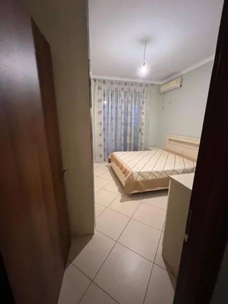 Tirane, jepet me qera apartament 2+1+Ballkon Kati 2, 100 m² 450 € (Liqeni i thate , rruga peti)