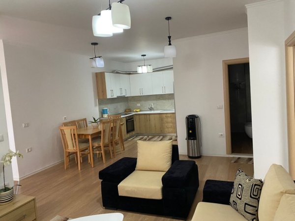 Tirane, jepet me qera apartament 3+1 Kati 1, 120 m² 500 € (rruga Bill Klinton)