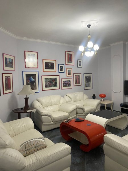 Tirane, jepet me qera apartament 2+1 Kati 3, 137 m² 900 € (Blloku)
