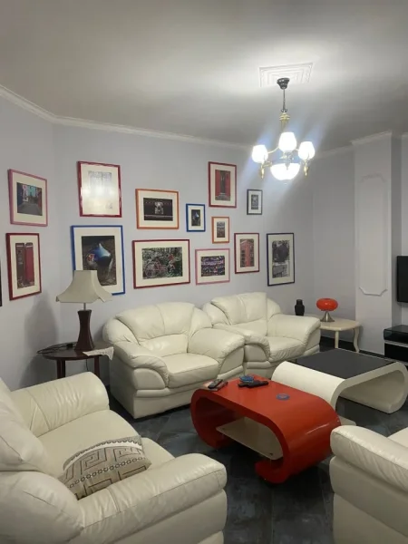 Tirane, jepet me qera apartament 2+1 Kati 3, 137 m² 900 € (Blloku)