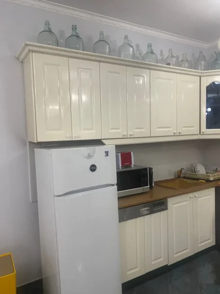Tirane, jepet me qera apartament 2+1 Kati 3, 137 m² 900 € (Blloku)