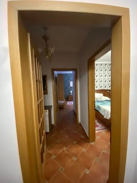 Tirane, jepet me qera apartament 2+1 Kati 3, 137 m² 900 € (Blloku)