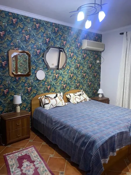 Tirane, jepet me qera apartament 2+1 Kati 3, 137 m² 900 € (Blloku)