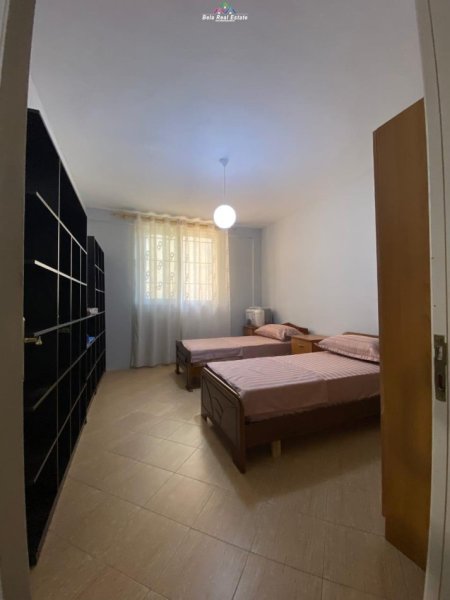 Tirane, jepet me qera Vile 2+1 Kati 1, 100 m² 500 € (shkolla e bashkuar)