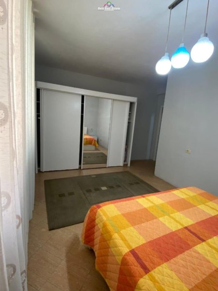 Tirane, jepet me qera Vile 2+1 Kati 1, 100 m² 500 € (shkolla e bashkuar)