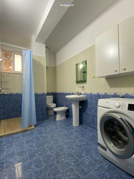 Tirane, jepet me qera Vile 2+1 Kati 1, 100 m² 500 € (shkolla e bashkuar)