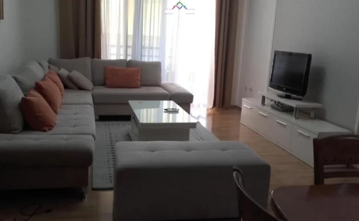 Tirane, jepet me qera apartament 2+1 Kati 8, 100 m² 650 € (stacion trenit)