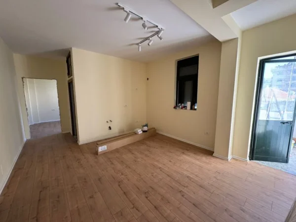Durres, shitet apartament 2+1+Ballkon , 84 m²