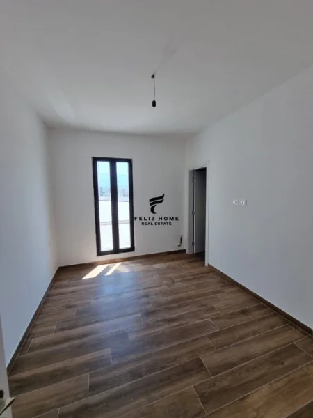 Tirane, jepet me qera zyre Kati 7, 117 m² 580 € (FARMACIA 10)