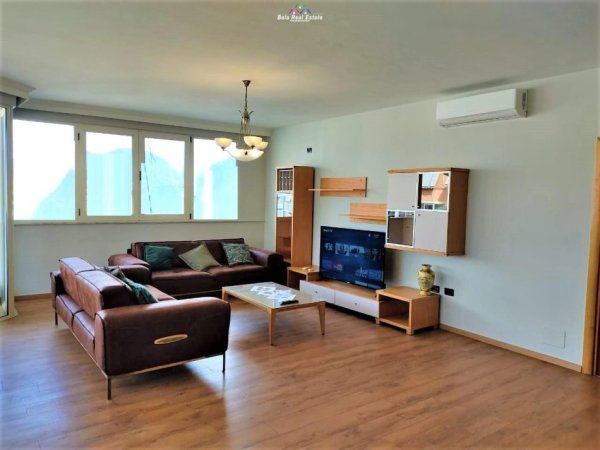 Tirane, jepet me qera apartament 3+1 Kati 8, 220 m² 2000 € (kika 1)