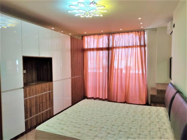 Tirane, jepet me qera apartament 3+1 Kati 8, 220 m² 2000 € (kika 1)