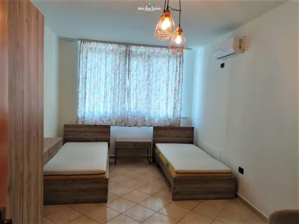 Tirane, jepet me qera apartament 3+1 Kati 8, 220 m² 1500 € (kika 1)