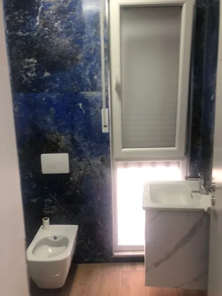 Tirane, jepet me qera zyre Kati 2, 93 m² 800 € (KOMUNA E PARISIT)