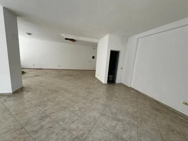 Durres, shitet garazh , 210.000 € (PLAZH DURRES)