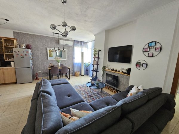 JEPET ME QERA APARTAMENT 1+1 ,  650 € (RRUGA BOGDANEVE)