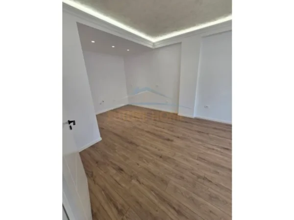 Tirane, jepet me qera apartament 2+1 Kati 2, 100 m² 500 € (Unaza e re , Vila L 2 Unaza e re .Atir TIRANE)