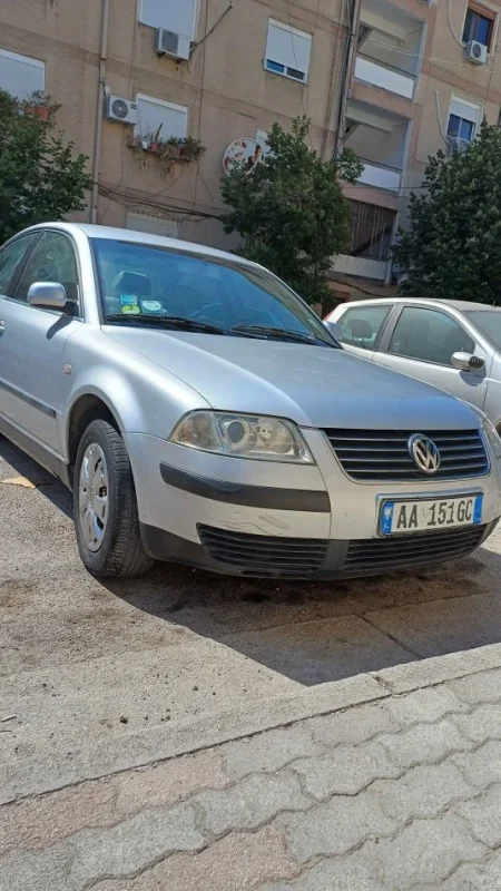 Tirane, shitet makine Wolksvagen Passat,shume e mirmbajtur,shitet per arsye mosperdirmi,me kolaudim dhe taksa te paguara deri ne shkurt 2025 Nafte, gri metalizato automatik Klima 225.000 km 3.000 €