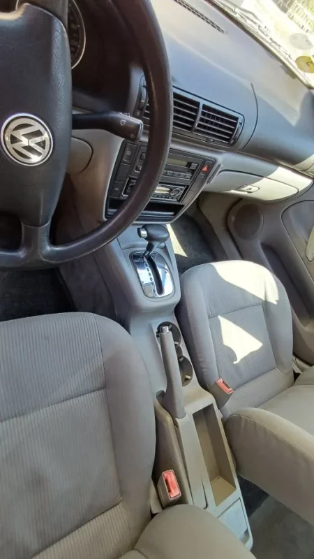 Tirane, shitet makine Wolksvagen Passat,shume e mirmbajtur,shitet per arsye mosperdirmi,me kolaudim dhe taksa te paguara deri ne shkurt 2025 Nafte, gri metalizato automatik Klima 225.000 km 3.000 €