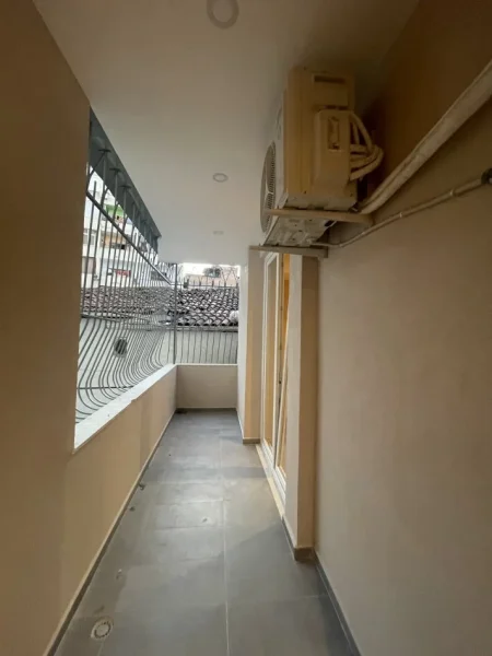 Tirane, jepet me qera , 900 € (Rruga e Kavajes)