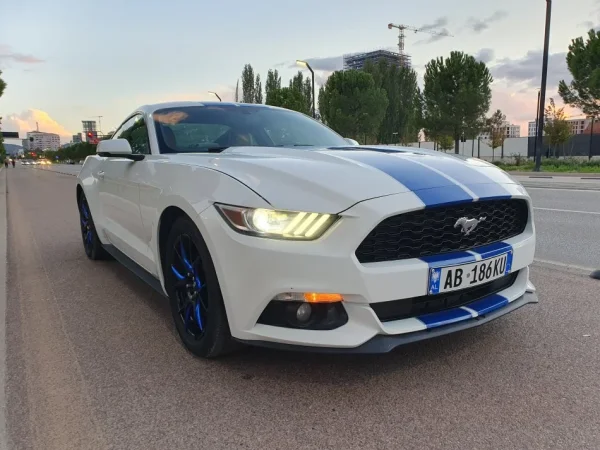 Tirane, shes makine Ford Mustang 2.3 EcoBoost Benzin, e bardhë automatik Kondicioner 112.000 km 21.000 €