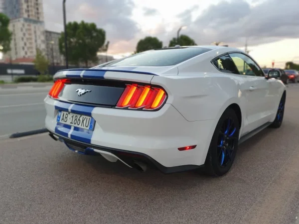 Tirane, shes makine Ford Mustang 2.3 EcoBoost Benzin, e bardhë automatik Kondicioner 112.000 km 21.000 €
