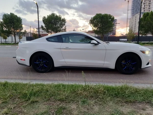 Tirane, shes makine Ford Mustang 2.3 EcoBoost Benzin, e bardhë automatik Kondicioner 112.000 km 21.000 €