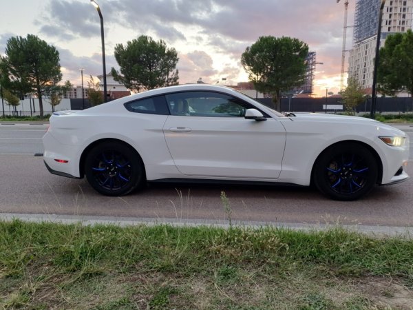 Tirane, shes makine Ford Mustang 2.3 EcoBoost Benzin, e bardhë automatik Kondicioner 112.000 km 21.000 €