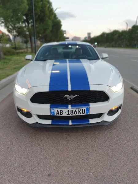 Tirane, shes makine Ford Mustang 2.3 EcoBoost Benzin, e bardhë automatik Kondicioner 112.000 km 21.000 €