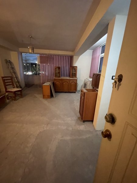 Tirane, jepet me qera zyre Kati 1, 40 m² 650 € (21 dhjetori)