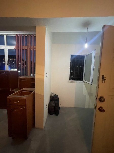 Tirane, jepet me qera zyre Kati 1, 40 m² 650 € (21 dhjetori)