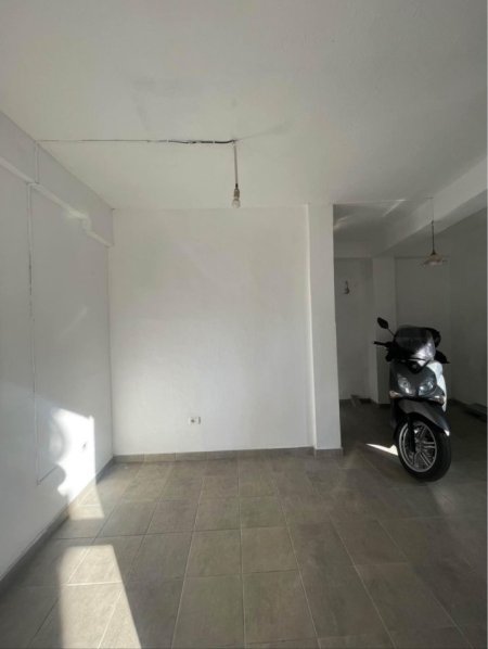 Tirane, jepet me qera Kati 0, 20 m² 300 € (Don Bosko)
