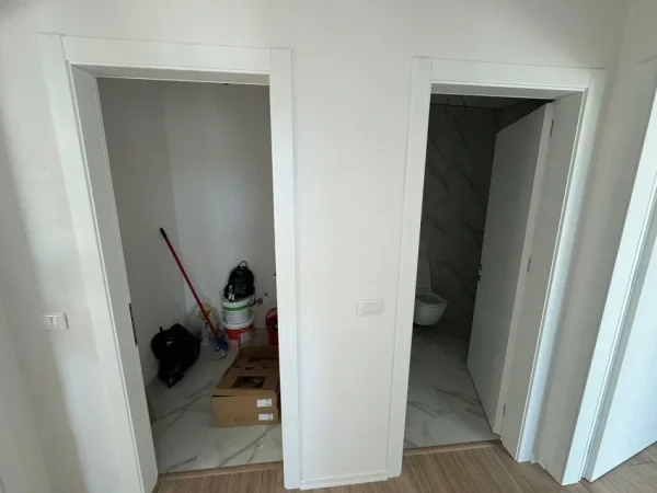 Tirane, jepet me qera apartament 3+1 Kati 3, 123 m² 1.400 € (liqeni i tiranes)