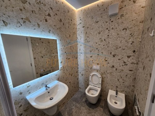 Tirane, shitet apartament 1+1+Ballkon Kati 1, 71 m² 155.000 € (Bulevardi i Ri)