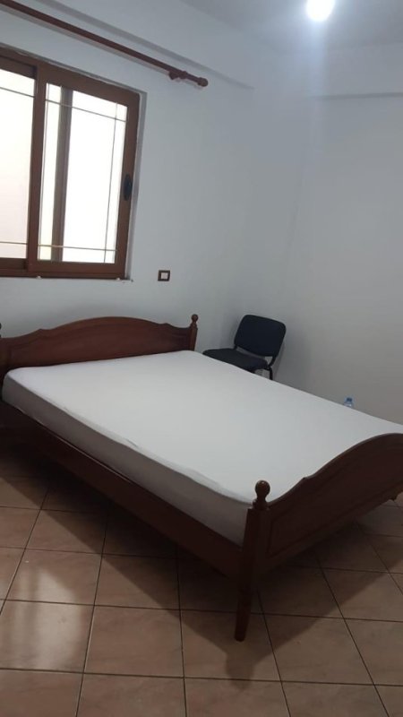Durres, jepet me qera apartament 1+1+Aneks+Ballkon Kati 2, 60 m² 25.000 € (Rruga Naum Vexhilharxhi Durres)
