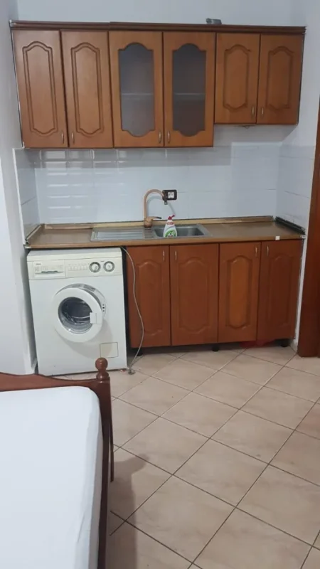 Durres, jepet me qera apartament 1+1+Aneks+Ballkon Kati 2, 60 m² 25.000 € (Rruga Naum Vexhilharxhi Durres)
