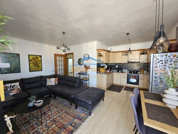 Tirane, jepet me qera apartament 1+1+Ballkon Kati 11, 80 m² 650 € (Rruga e Bogdaneve)
