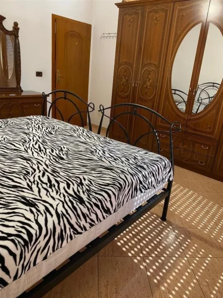 Tirane, jepet me qera apartament 2+1+Ballkon Kati 2, 83 m² 400 € (Astir, Vila L)