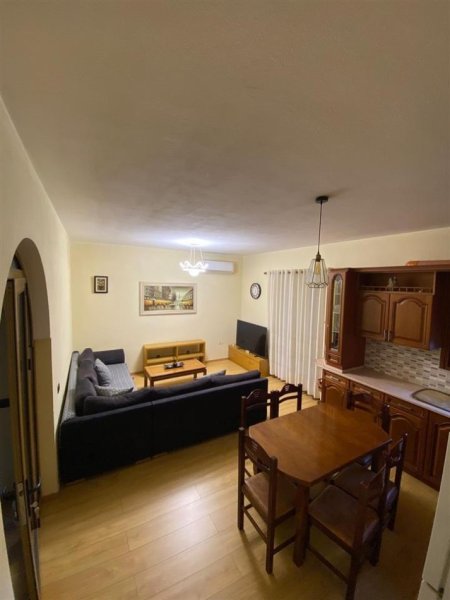 Tirane, jepet me qera apartament 2+1+Ballkon Kati 2, 83 m² 400 € (Astir, Vila L)