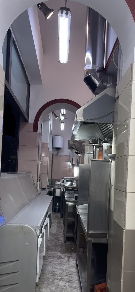 Tirane, jepet me qera bar-resorant Kati 0, 20 m² 2.500 € (21 dhjetori)