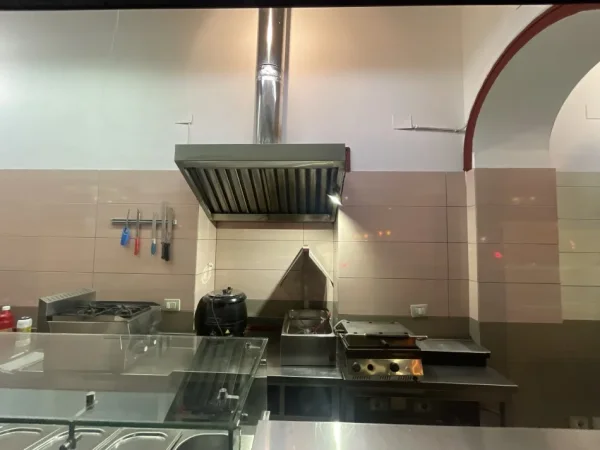 Tirane, jepet me qera bar-resorant Kati 0, 20 m² 2.500 € (21 dhjetori)