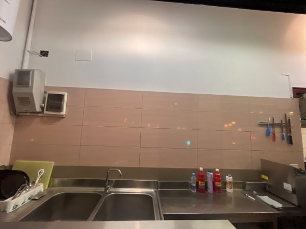 Tirane, jepet me qera bar-resorant Kati 0, 20 m² 2.500 € (21 dhjetori)