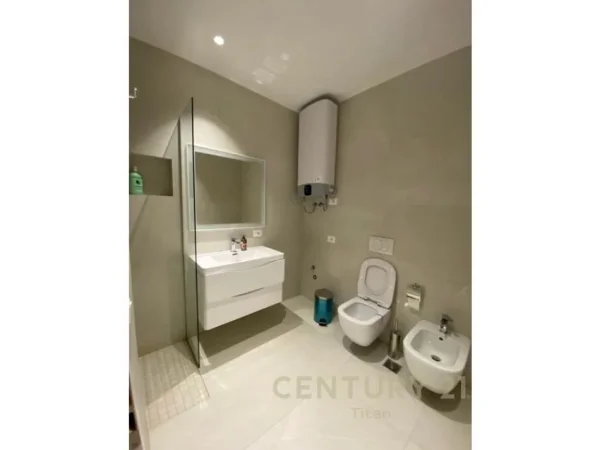 Tirane, jepet me qera apartament 1+1 Kati 6, 40 m² 600 € (qender)