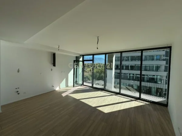 Tirane, jepet me qera zyre Kati 3, 1.400 m² 1.400 € (liqeni i tiranes)