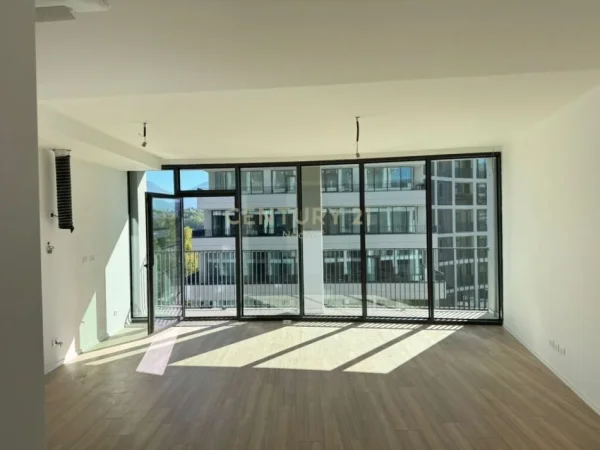 Tirane, jepet me qera zyre Kati 3, 1.400 m² 1.400 € (liqeni i tiranes)