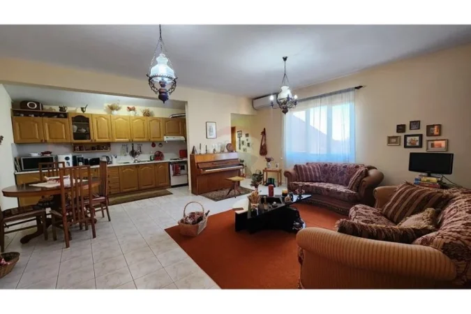 Tirane, shitet apartament 3+1 , 140 m² 155.000 € (Porcelan - Sheshi Shtrauz)