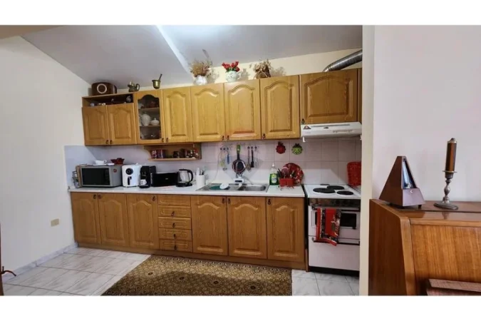 Tirane, shitet apartament 3+1 , 140 m² 155.000 € (Porcelan - Sheshi Shtrauz)