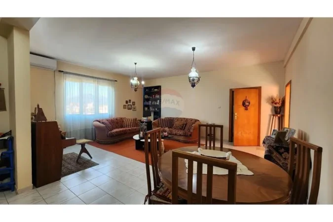 Tirane, shitet apartament 3+1 , 140 m² 155.000 € (Porcelan - Sheshi Shtrauz)