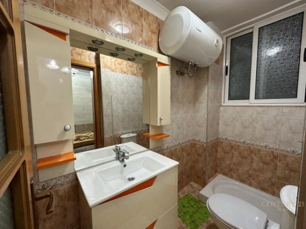 Tirane, jepet me qera apartament 2+1 Kati 5, 100 m² 800 € (qender)